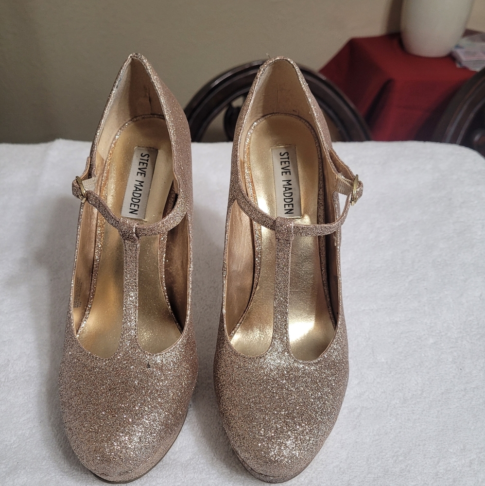 Steve Madden Gold Glittering Heels Size 8